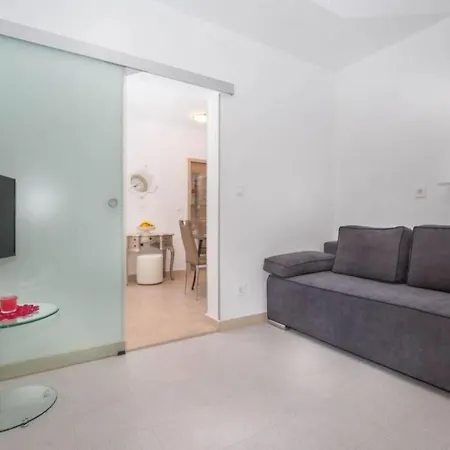 One Bedroom Cepo 2+1 *